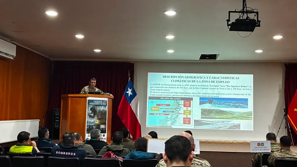 Personal militar y equipos de rescate trabajando en entrenamiento conjunto en Aysén