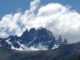 Ciclistas compitiendo en el Mountainbike Outdoorsweek Cerro Castillo en la Patagonia chilena