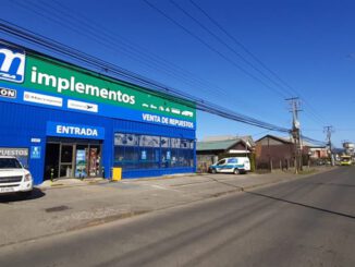 Camiones de transporte de carga transitando por una carretera en Chile reflejando el aumento de tonelaje fronterizo