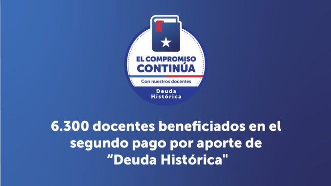 Profesores de Aysén recibiendo el pago de la deuda histórica docente